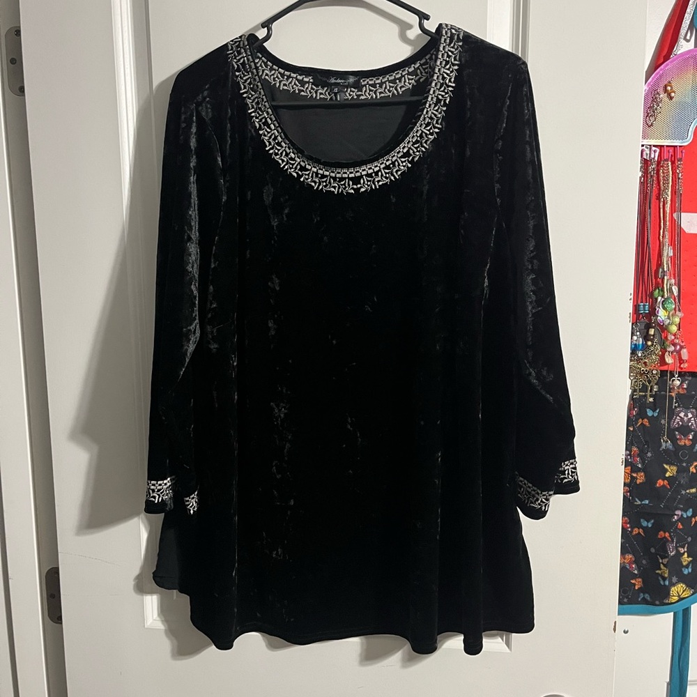 ANDRE BY UNIT Black Velvet Blouse with Silver Details